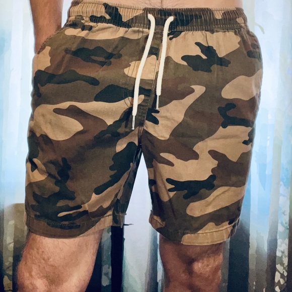 Drawstring Camouflage Casual Shorts -- Forever 21 - Picture 1 of 5